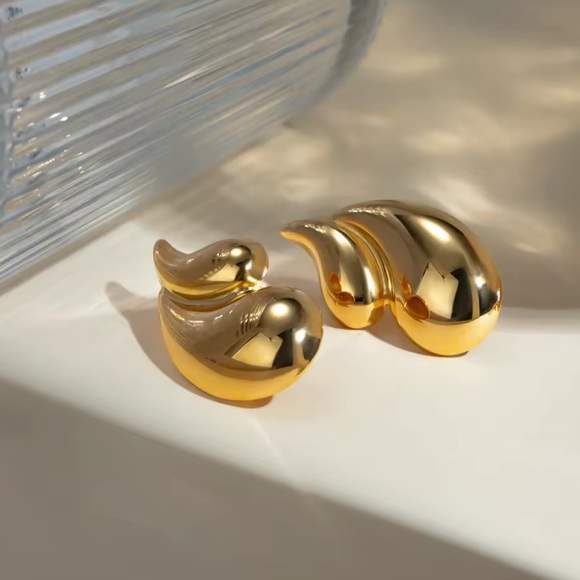 ◾️18k Gold Plated Double Layered Water Drop Stud Earrings - Picture 6 of 11